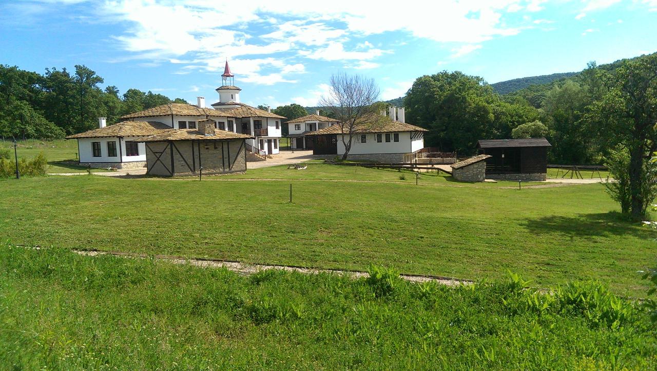 Ethnocomplex Krivini Hotell Exteriör bild