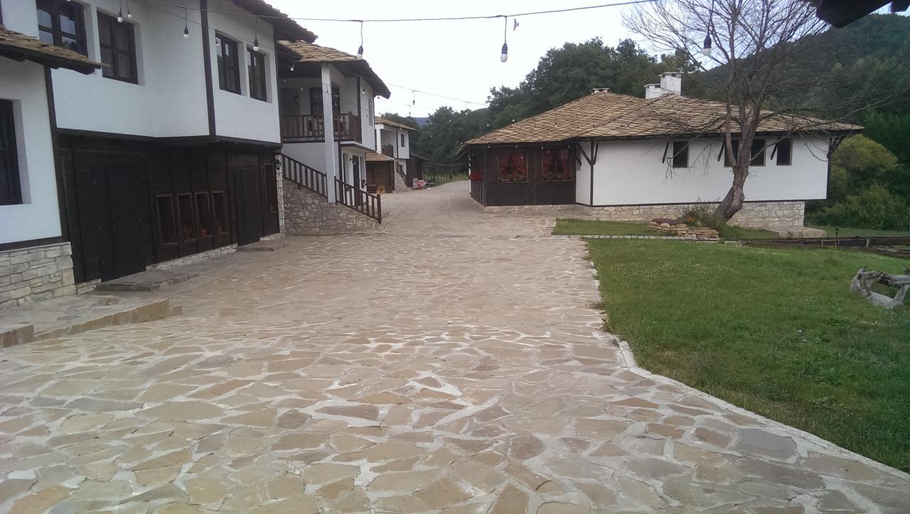 Ethnocomplex Krivini Hotell Exteriör bild
